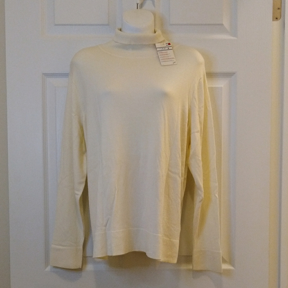 Tommy Hilfiger TN knitwear - NWOT